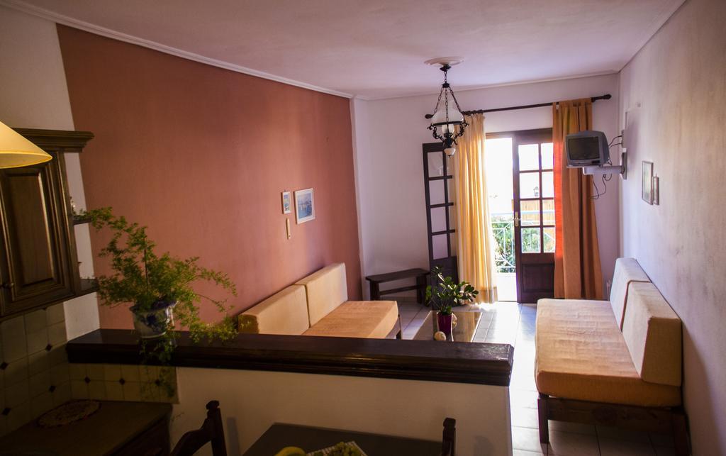 Hesperia Hotel Karlovassi Oda fotoğraf