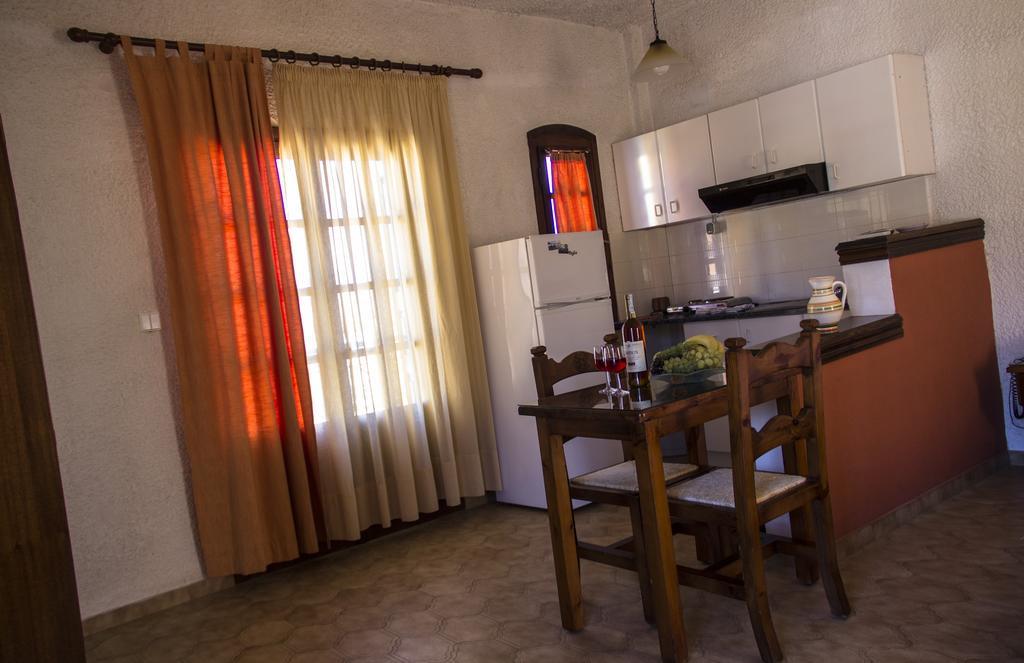 Hesperia Hotel Karlovassi Oda fotoğraf