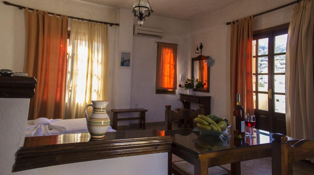 Hesperia Hotel Karlovassi Oda fotoğraf